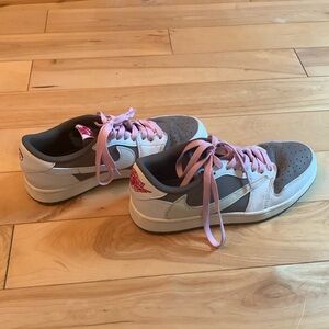 Travis Scott (F) Dunks